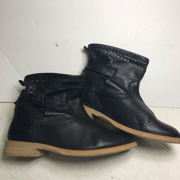 Cool way black leather booties - Picture 4 of 5